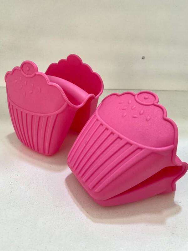 Pair of Pink Silicone Non-Slip Mitts