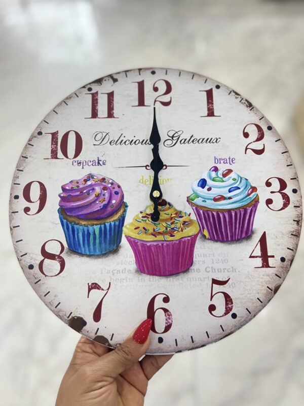 2D cupcake design clock